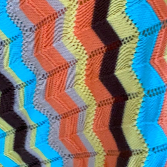 Chelsea VioletGorgeous multicolored sweater. - Picture 5 of 7